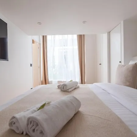 Chic Parisian Loft In Bastille Area
